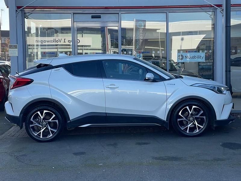 Second-hand Toyota C-HR Design 122 CP (89 kW) 2019 Alb SUV