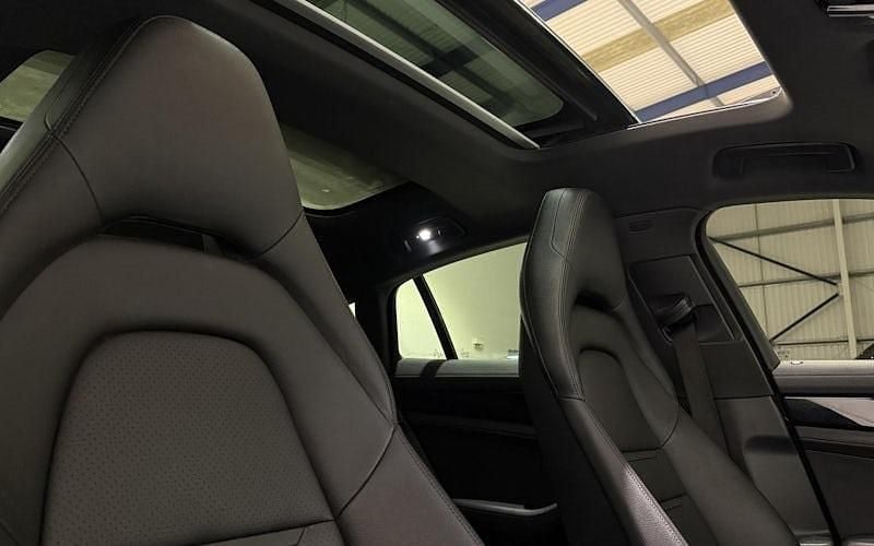 Used Porsche Panamera 330 HP (242 kW) 2022 Hatchback