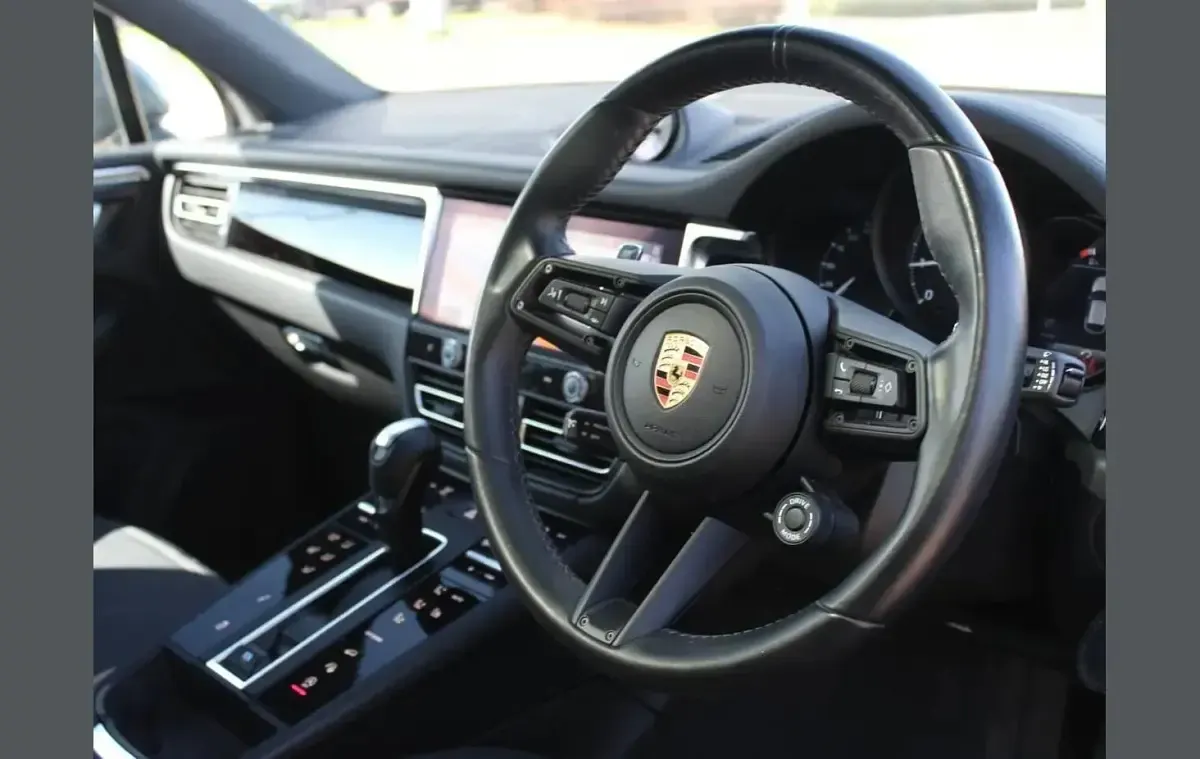 Used Porsche Macan 261 HP (191 kW) 2023 Grey SUV
