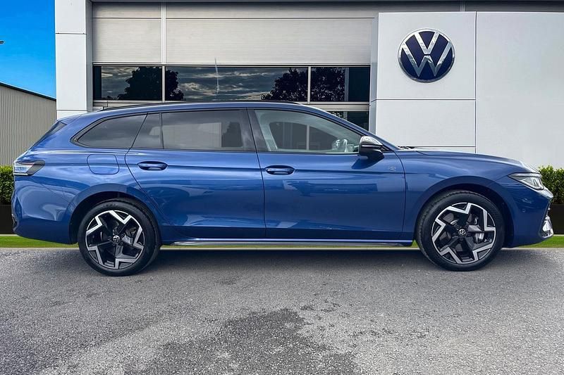 Used VW Passat R-line 204 HP (150 kW) 2024 Blue Estate