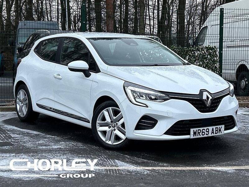White Used 2019 Renault Clio IV Play Hatchback | £9,996 (Fair price) - Image 1/4
