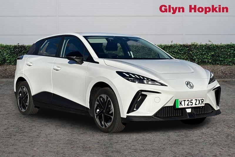 Used MG MG4 EV SE 2025 White Hatchback