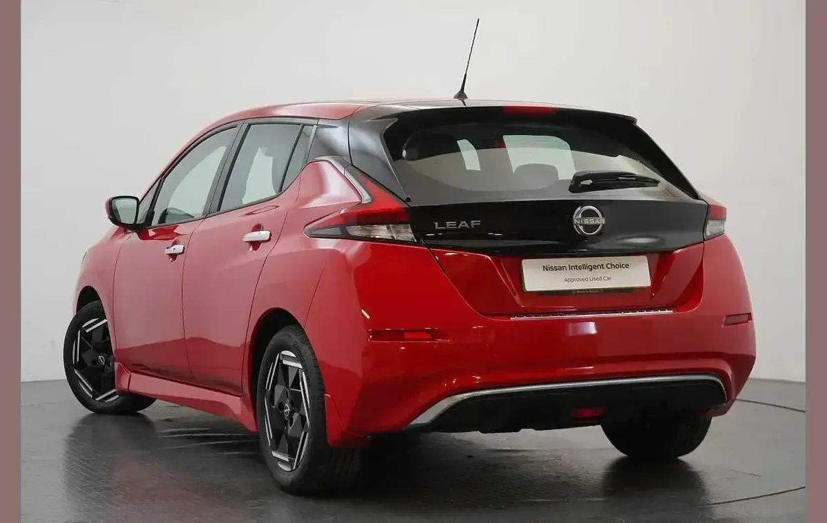 Used Nissan Leaf Acenta 108 kW (147 HP) 2022 Red Hatchback