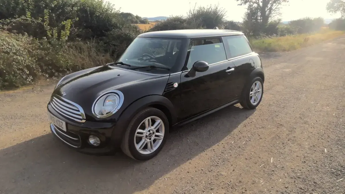 Used Mini Cooper Hatch 120 HP (88 kW) 2011 Black Hatchback