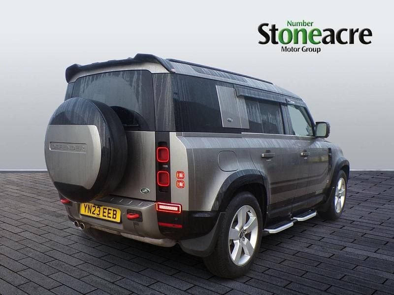 Used Land Rover Defender HSE Dynamic 296 HP (217 kW) 2023 Silver SUV