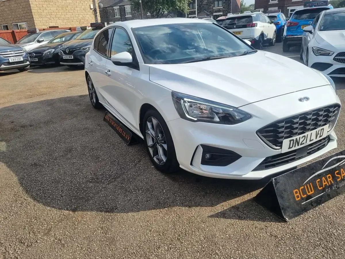 Used Ford Focus ST-Line 85 HP (62 kW) 2021 White Hatchback