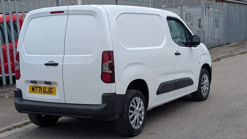 Used Citroën Berlingo 100 HP (73 kW) 2021 White MPV