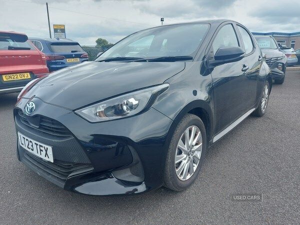 Black Used 2023 Toyota Yaris Hybrid Hatchback | £16,995 (Good price) - Image 1/4