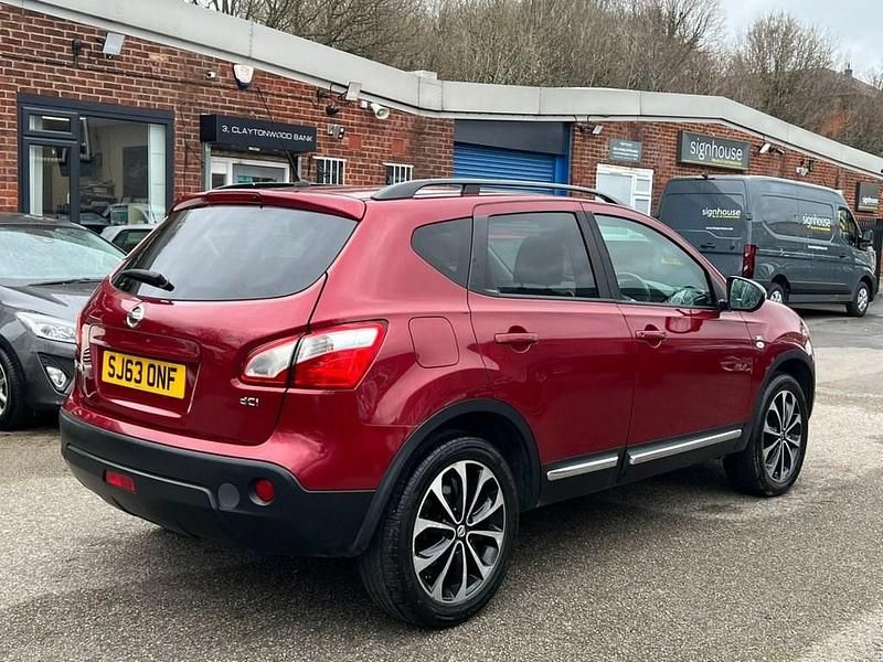 Used Nissan Qashqai 360º 110 HP (80 kW) 2013 Red SUV