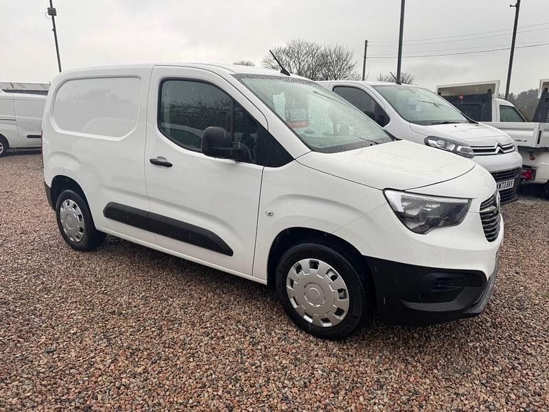 Used Vauxhall Combo 100 HP (73 kW) 2021 White MPV