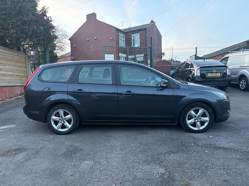 Used Ford Focus Zetec 116 HP (85 kW) 2009 Grey Estate