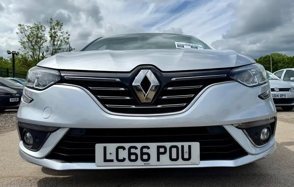 Used Renault Mégane IV Dynamique 110 HP (80 kW) 2016 Silver Hatchback