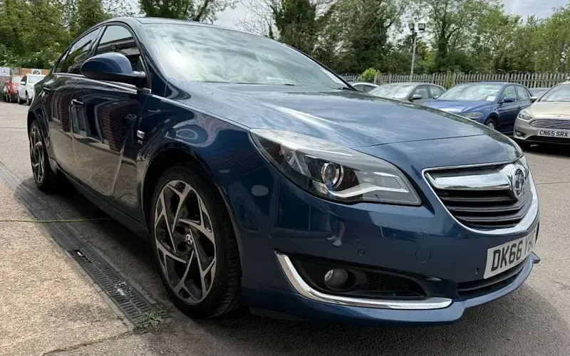 Used Vauxhall Insignia SRi 136 HP (100 kW) 2016 Blue Hatchback