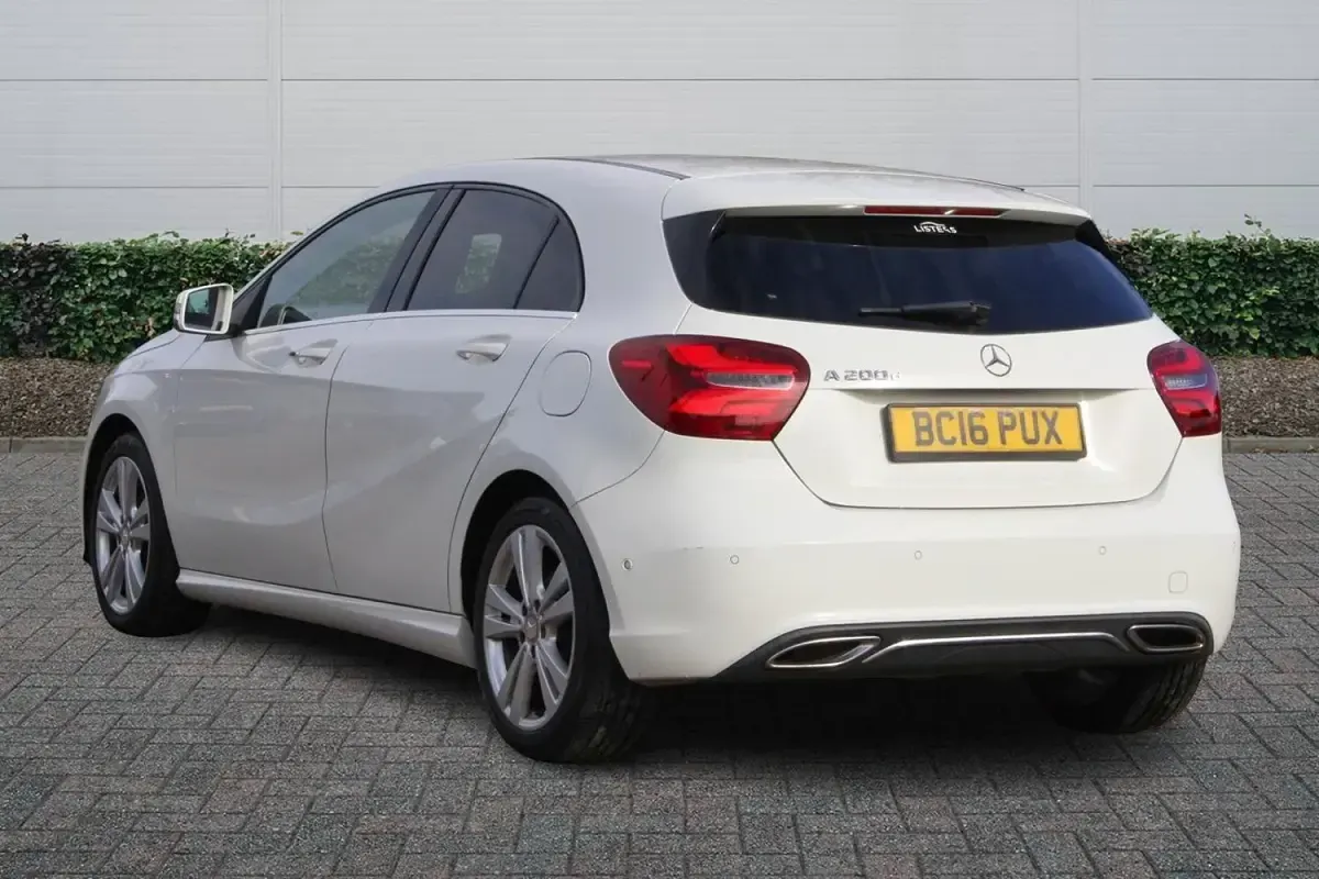 Begagnad Mercedes A200 Premium 156 HK (114 kW) 2016 Vit Halvkombi