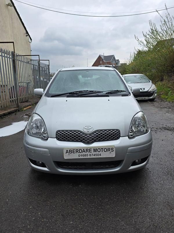 Used Toyota Yaris 2005 Silver Hatchback