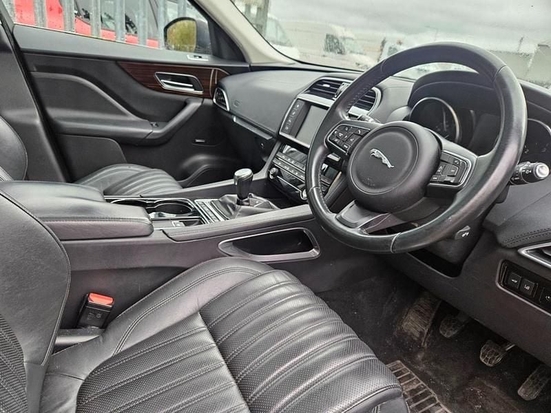 Used Jaguar F-Pace Portfolio 180 HP (132 kW) 2016 Silver SUV