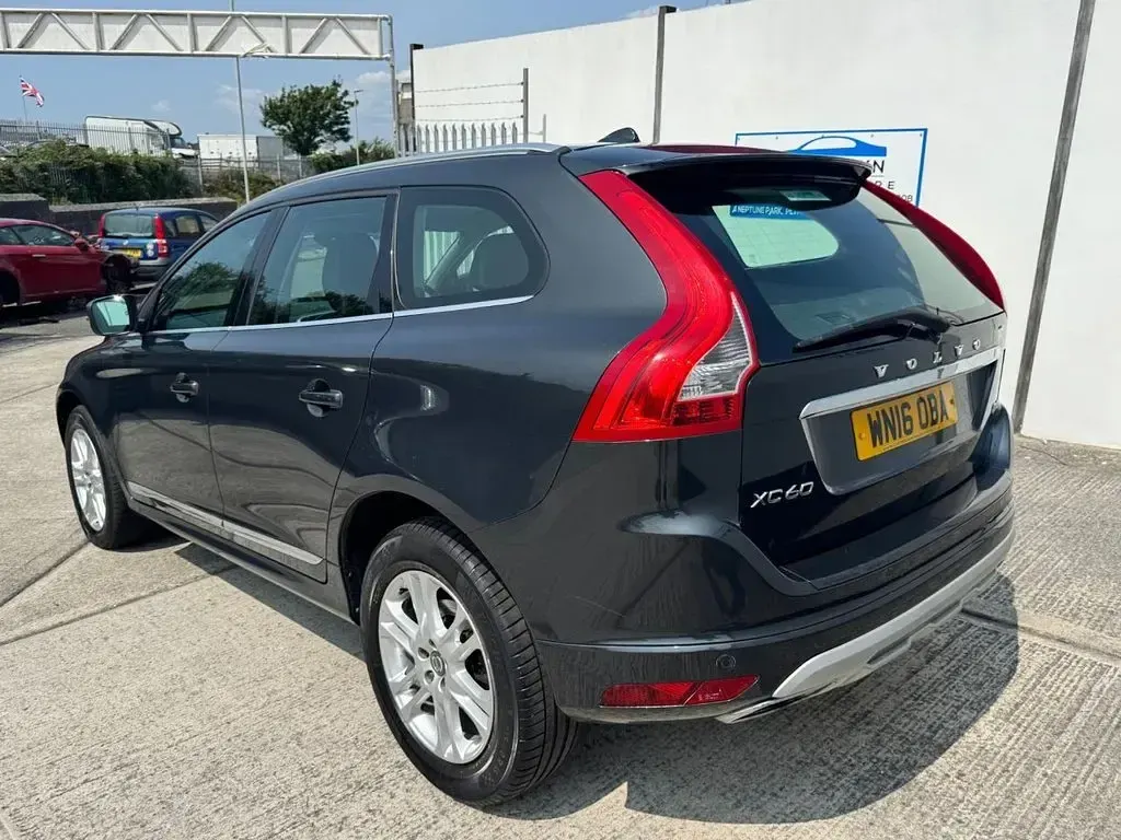 Used Volvo XC60 SE Lux 190 HP (139 kW) 2016 Grey SUV