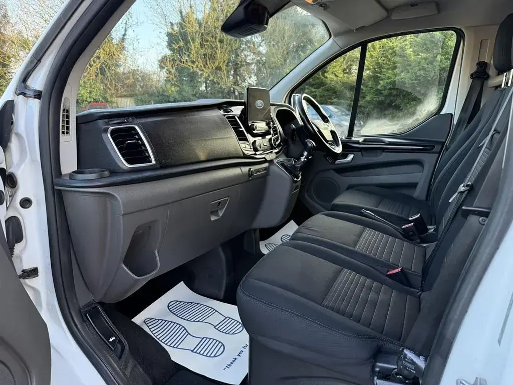 Used Ford Transit Custom Limited 130 HP (95 kW) 2022 White Van