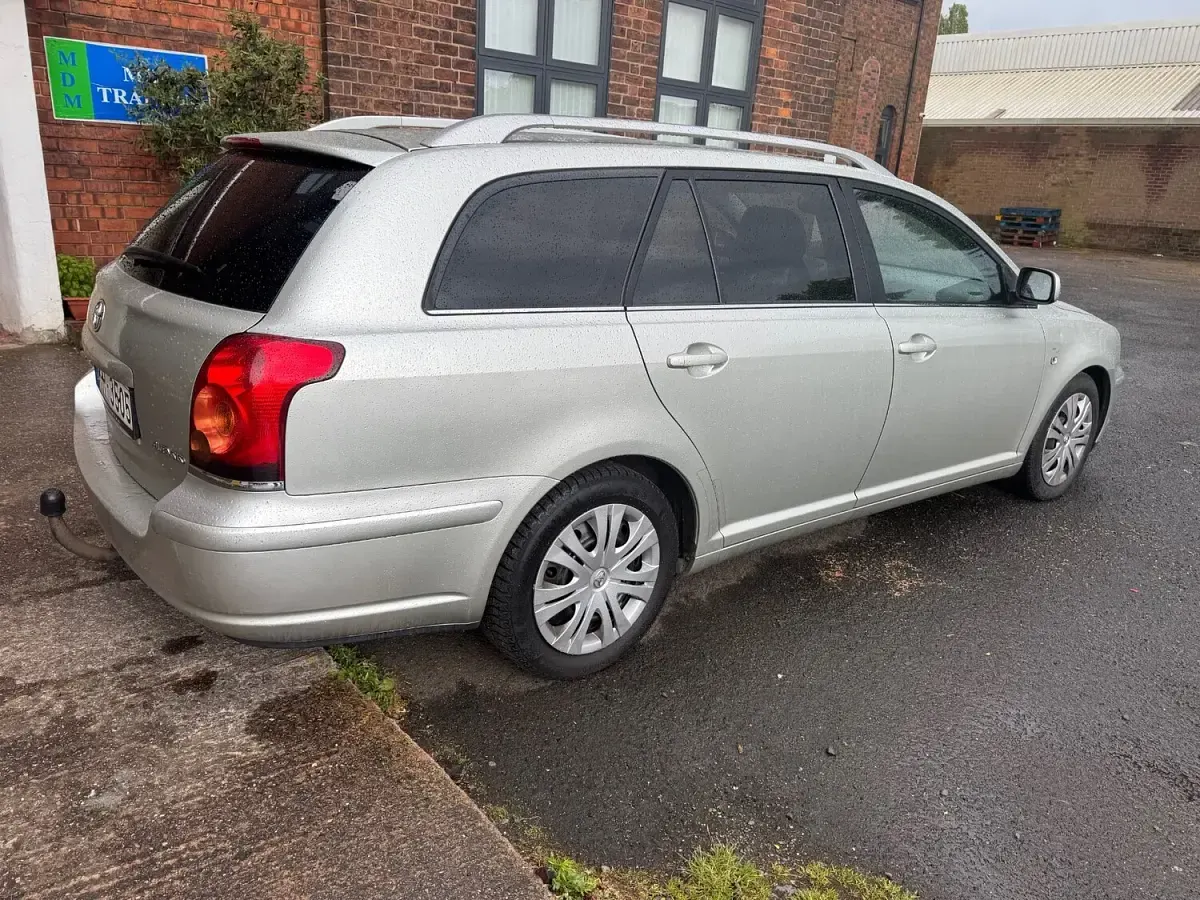 Used Toyota Avensis 116 HP (85 kW) 2005 Silver Estate