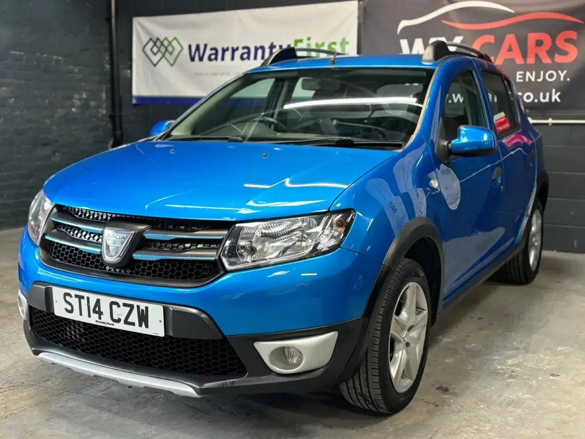 Used Dacia Sandero Lauréate 88 HP (64 kW) 2014 Blue Hatchback