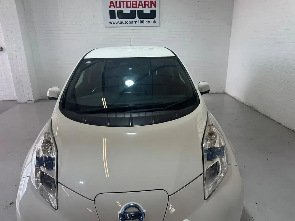 Used Nissan Leaf Tekna 80 kW (109 HP) 2014 White Hatchback