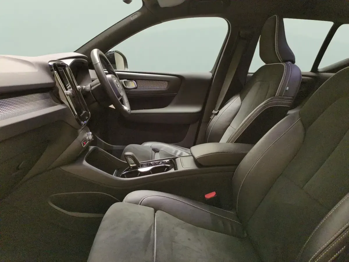 Used Volvo XC40 R-Design Pro 2022 Black SUV