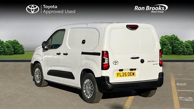 New Toyota Proace 50 kW (68 HP) 2025 White MPV