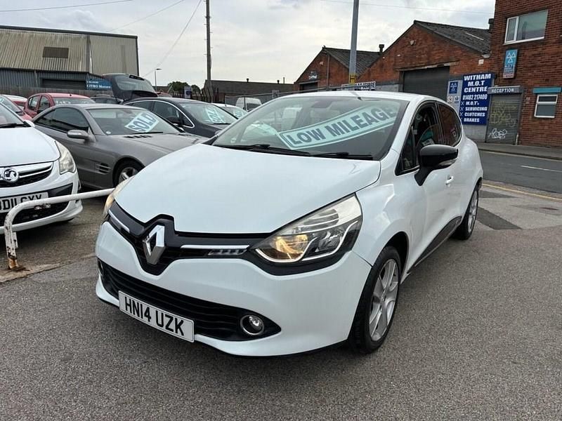 Used Renault Clio IV Dynamique 75 HP (55 kW) 2014 White Hatchback