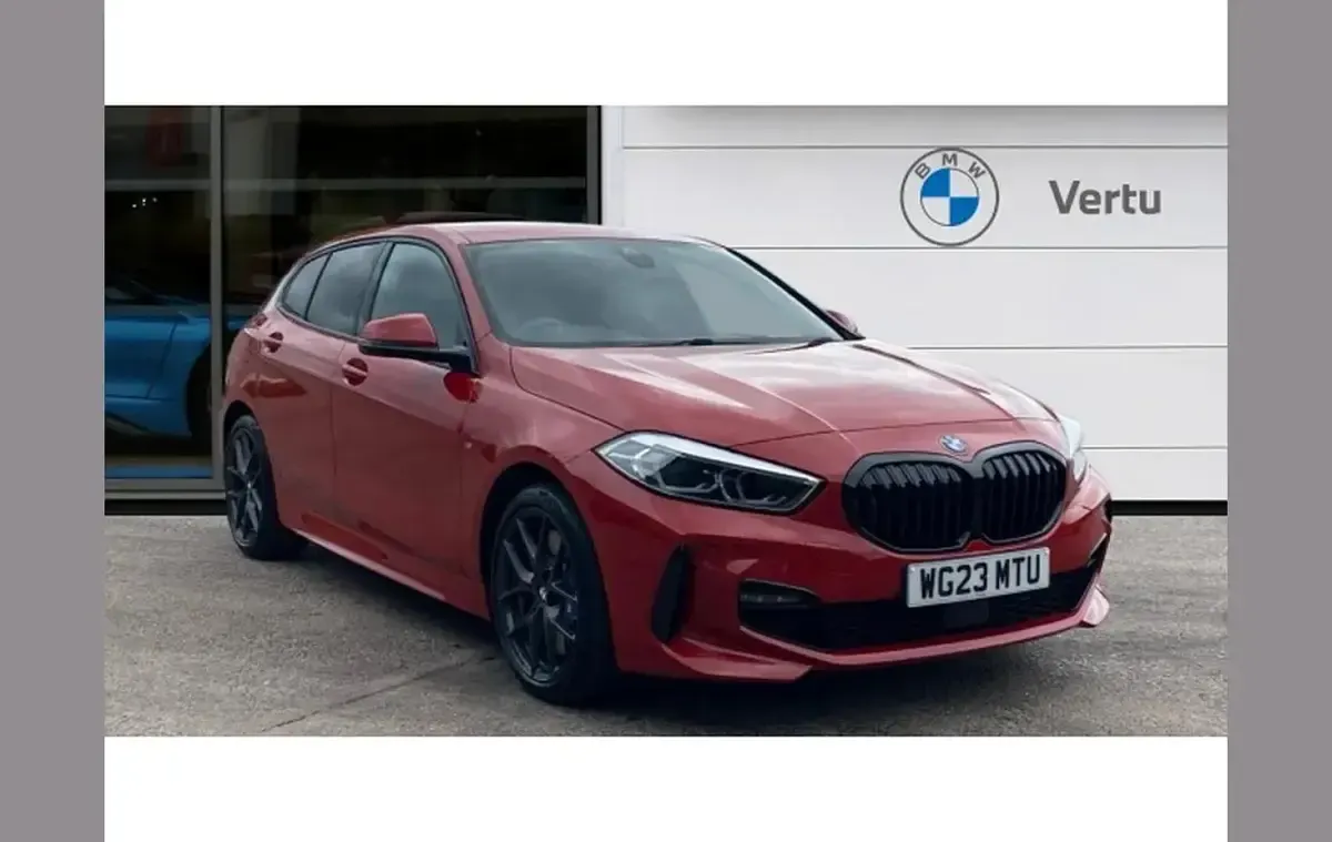 Usado BMW 118 M Sport 136 HP (100 kW) 2023 Citadino