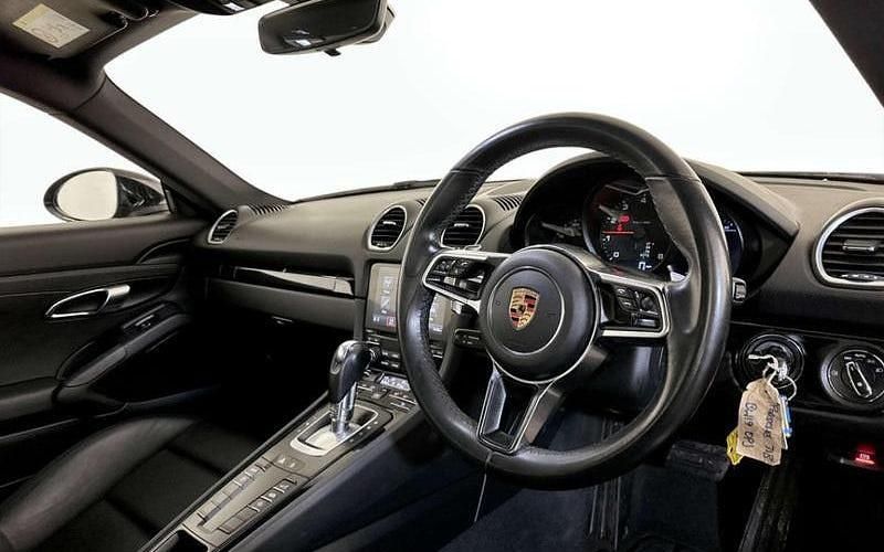 Used Porsche 718 Cayman 300 HP (220 kW) 2025 Coupe