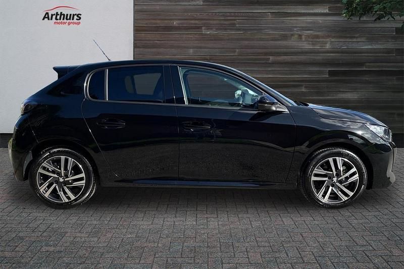 Used Peugeot 208 Allure+ 99 HP (72 kW) 2024 Black Hatchback
