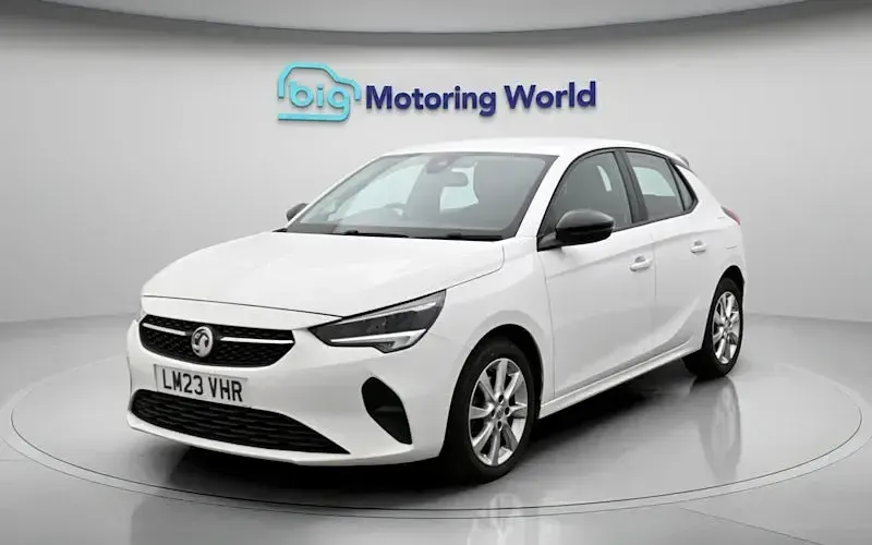 Used Vauxhall Corsa Design Edition 101 HP (74 kW) 2023 White Hatchback