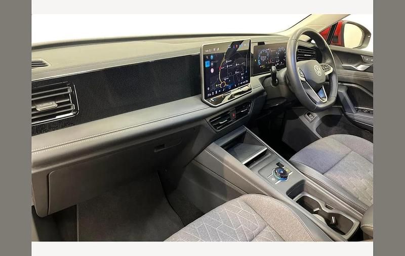 Used VW Tiguan Match 150 HP (110 kW) 2024 Red SUV