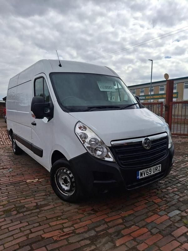 Used Vauxhall Movano 130 HP (95 kW) 2019 White MPV