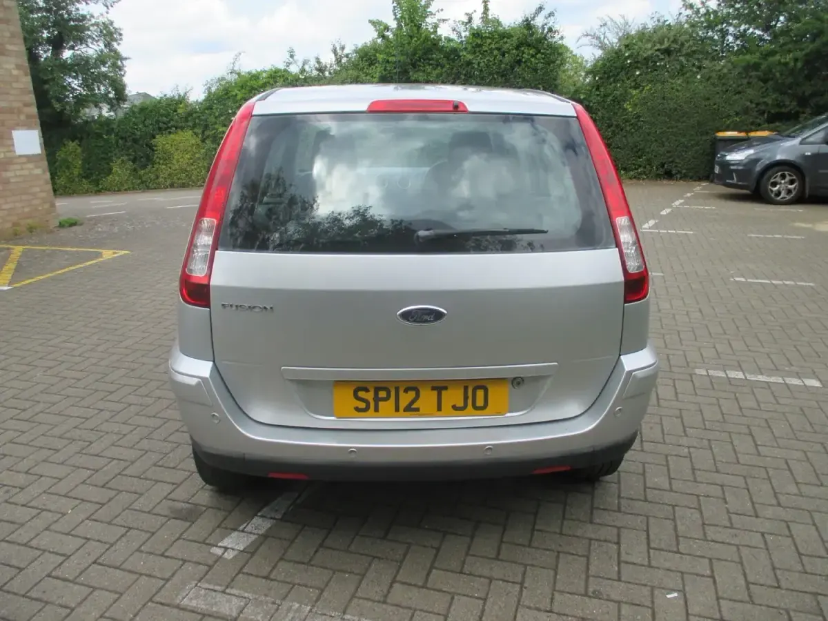 Usado Ford Fusion Zetec 2012 Plateado Utilitario