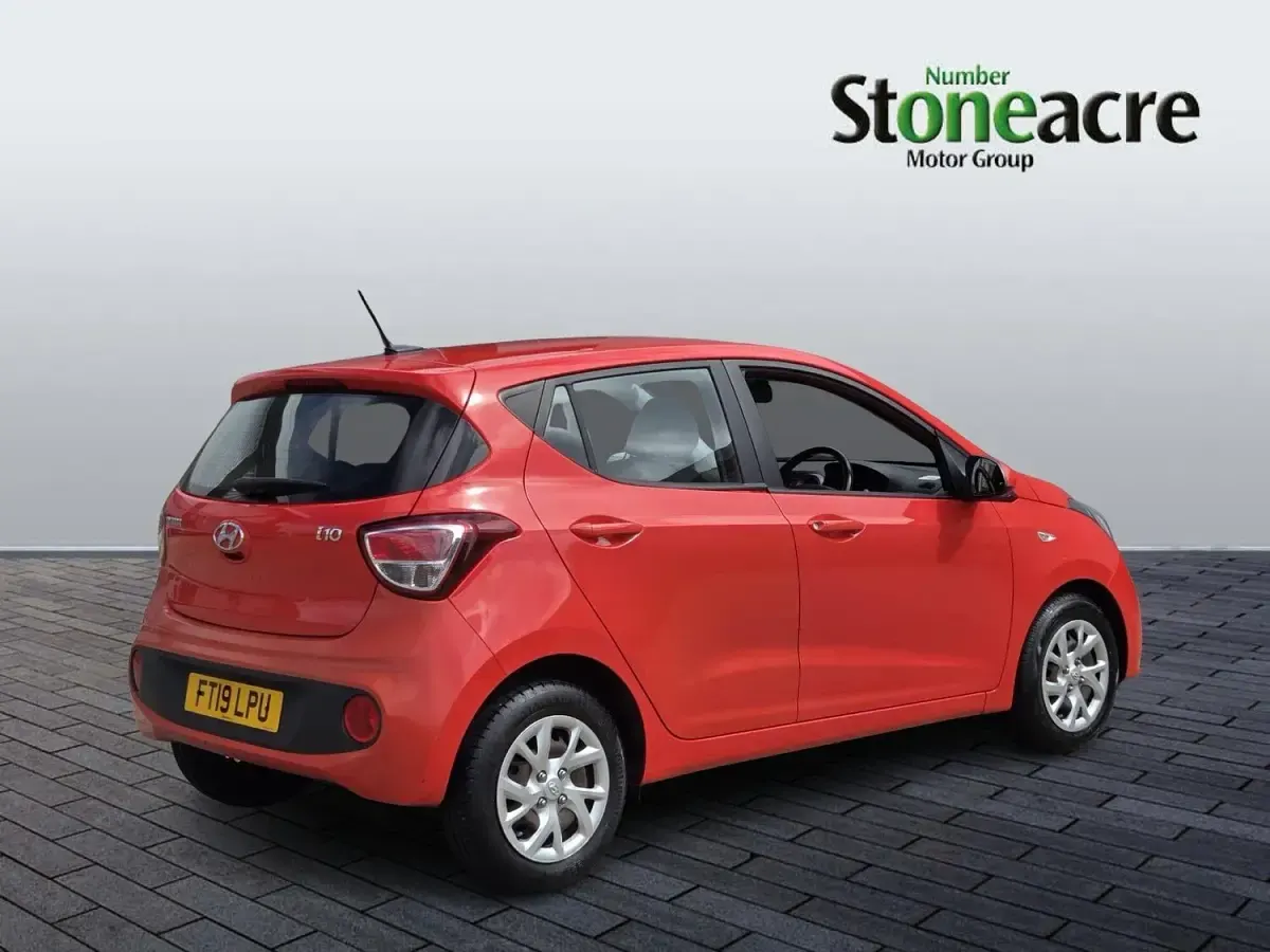 Used Hyundai i10 SE 66 HP (48 kW) 2019 Red Hatchback