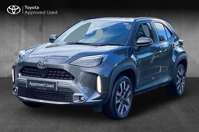 Used Toyota Yaris Cross 130 HP (95 kW) 2025 Decuma grey SUV