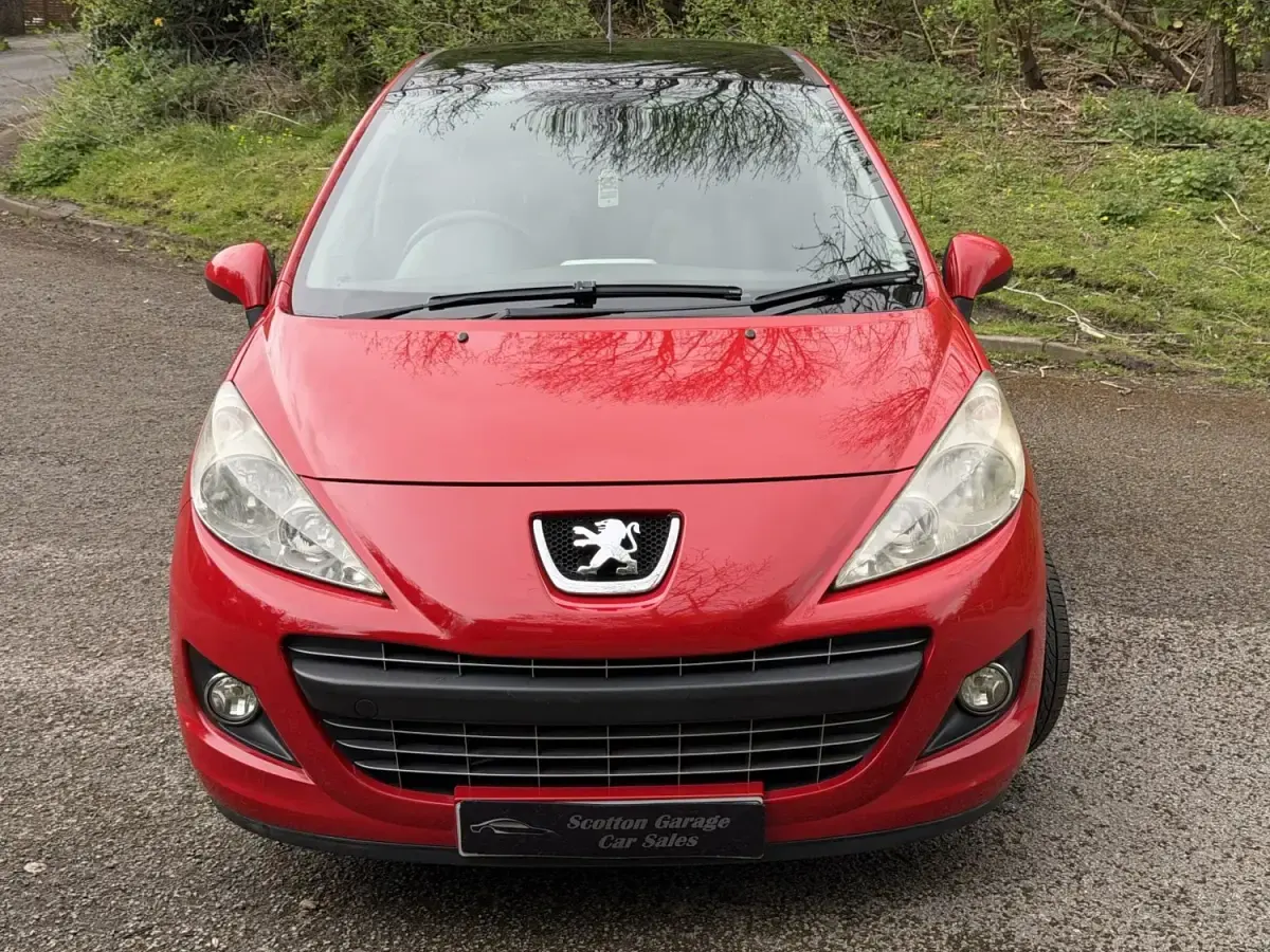 Begagnad Peugeot 207 Allure 92 HK (67 kW) 2011 Röd Halvkombi