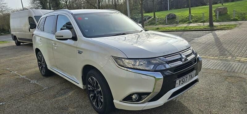 Used Mitsubishi Outlander P-HEV 2017 White Estate