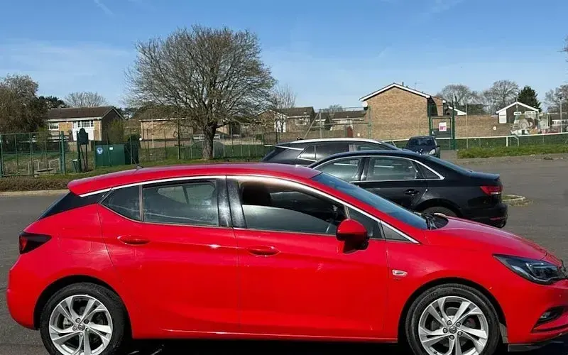 Used Vauxhall Astra SRi 150 HP (110 kW) 2018 Red Hatchback