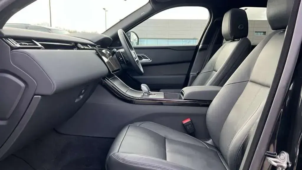 Used Land Rover Range Rover Velar SE Dynamic 204 HP (150 kW) 2025 Metallic  santorini black SUV