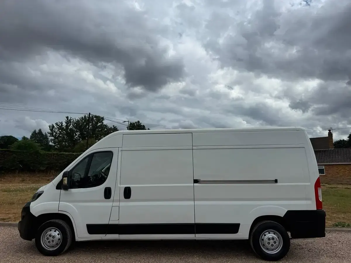 Used Citroën Relay 130 HP (95 kW) 2017 White Van
