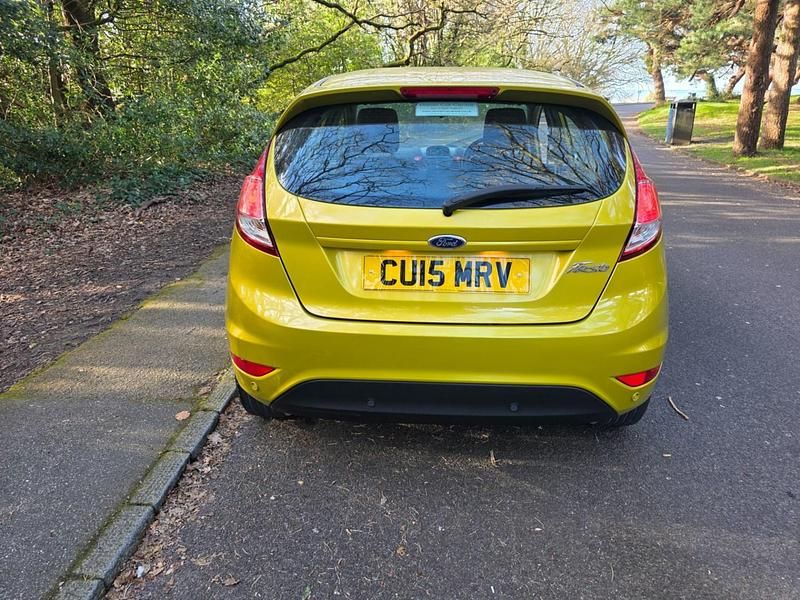 Used Ford Fiesta Zetec 75 HP (55 kW) 2015 Yellow Hatchback