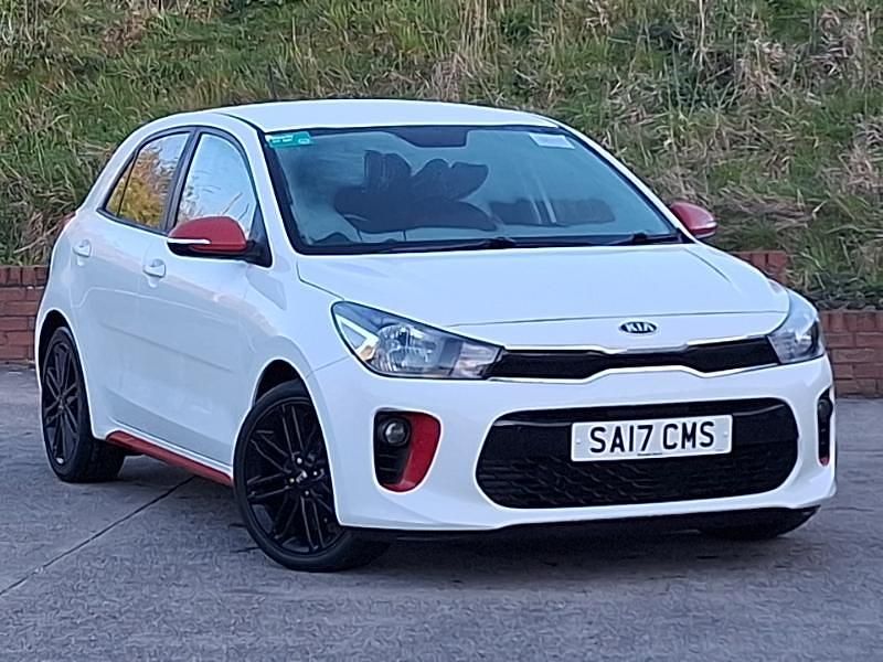 Begagnad Kia Rio 2017 Vit Halvkombi