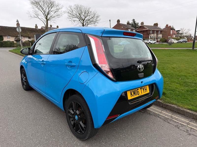 Used Toyota Aygo X-cite 69 HP (50 kW) 2016 Blue metallic Hatchback