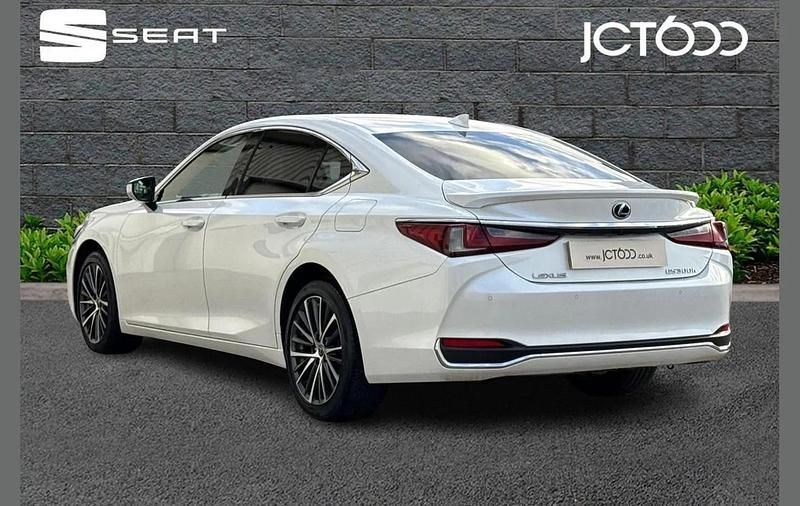 Used Lexus ES300H 215 HP (158 kW) 2023 White Sedan