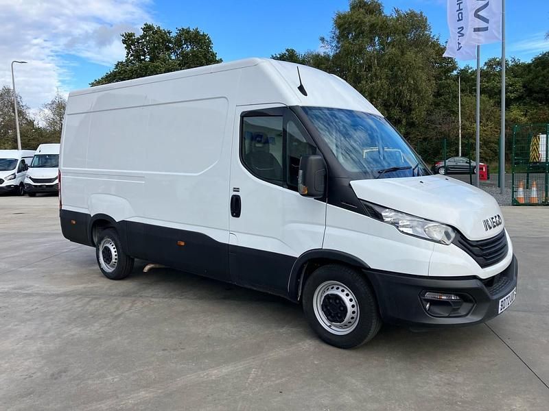 White Used 2023 Iveco Daily Van | £19,995 (Fair price) - Image 1/4