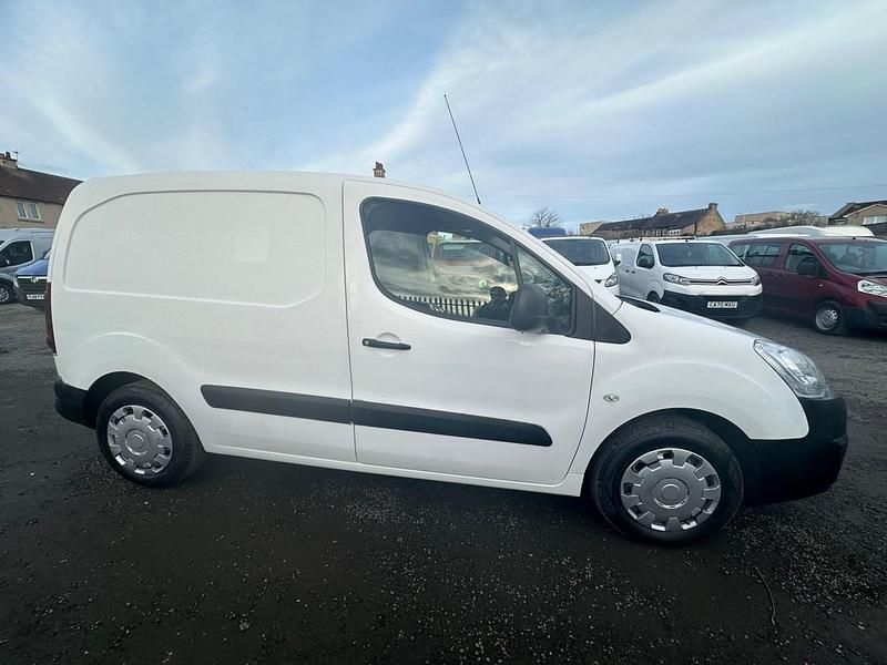 Used Citroën Berlingo 75 HP (55 kW) 2018 White MPV