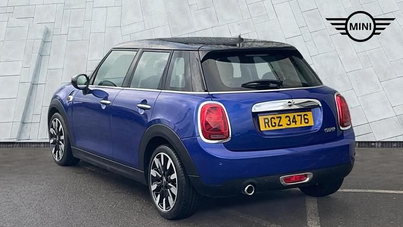 Usado Mini Cooper Exclusive 134 HP (98 kW) 2020 Azul Citadino