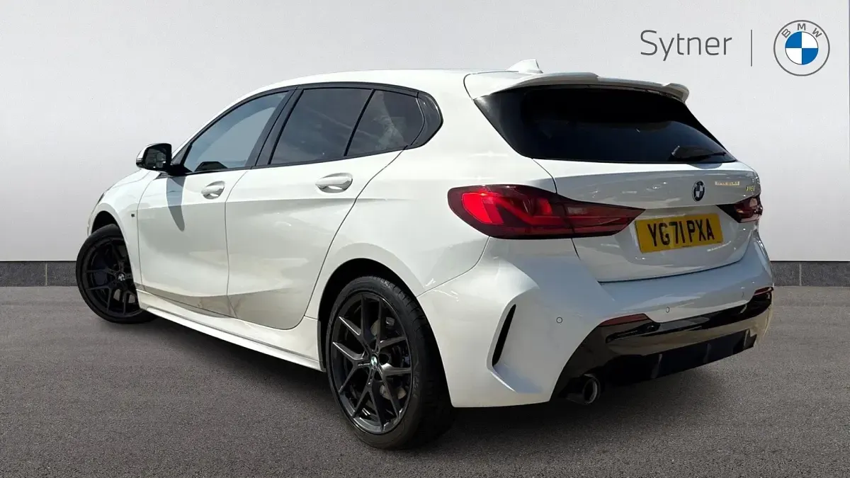Usado BMW 118 M Sport 134 HP (98 kW) 2021 Branco Citadino
